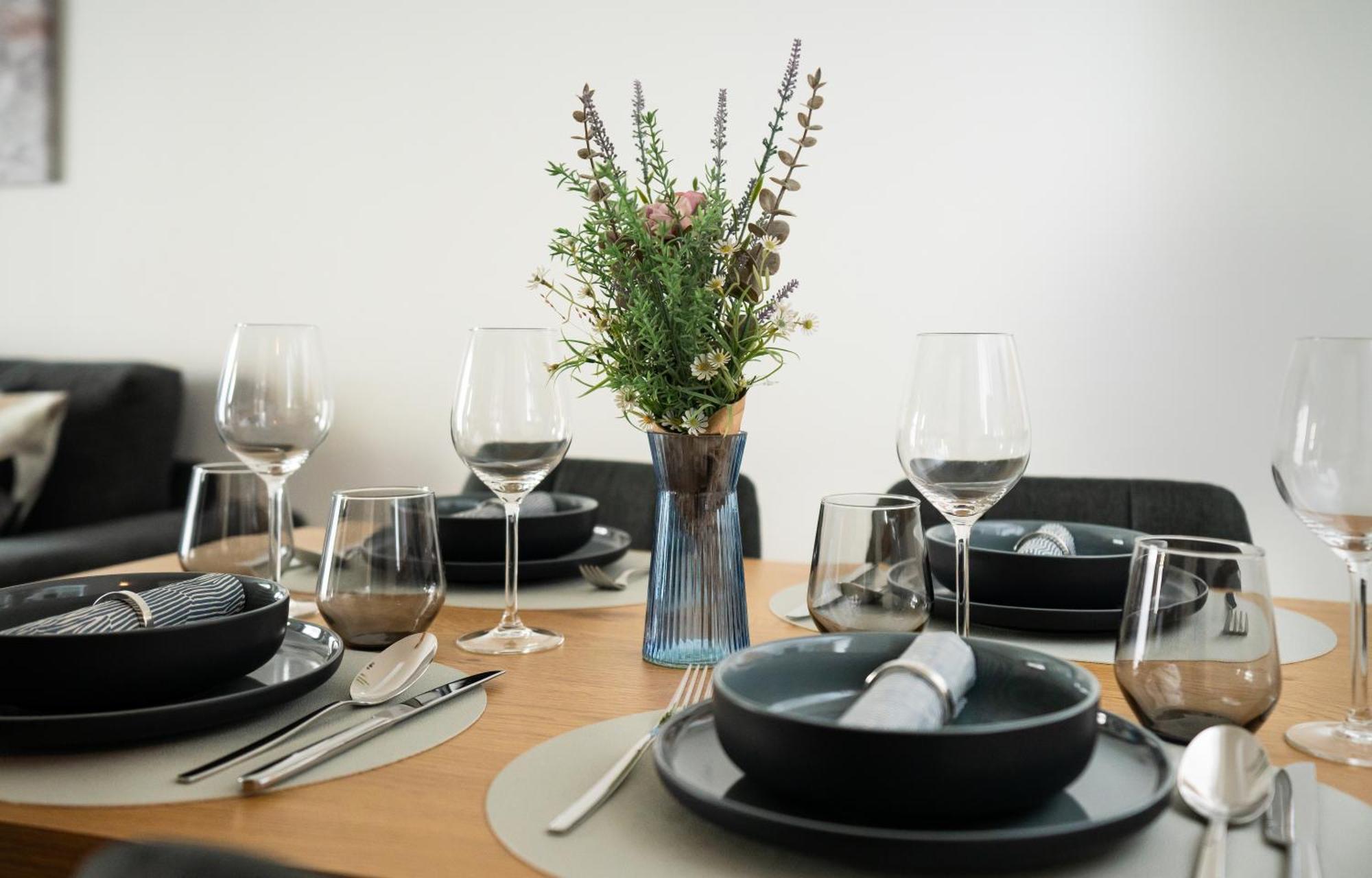Reitz - Apartment I Zentrale Lage I Stellplatz I 55Qm I 2 Zimmer I Kueche I Bad I Terrasse Bad Hersfeld Eksteriør billede