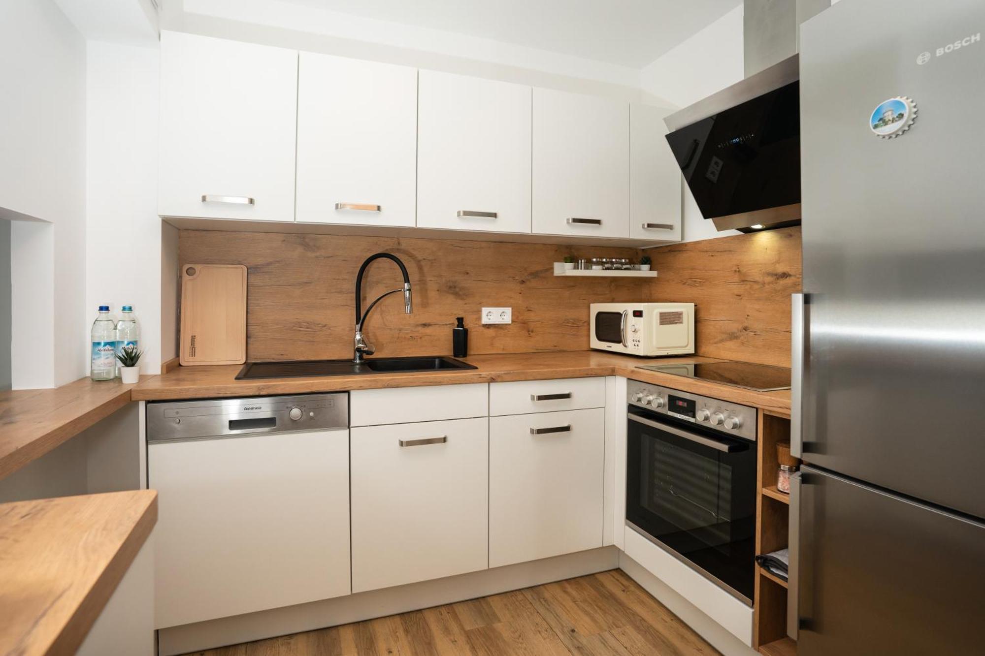 Reitz - Apartment I Zentrale Lage I Stellplatz I 55Qm I 2 Zimmer I Kueche I Bad I Terrasse Bad Hersfeld Eksteriør billede